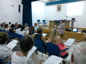 Asistentes al curso de formación de Cáritas Interparroquial de Montijo acerca de la Acogida