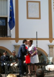 Leo García recibe la felicitación del Alcalde